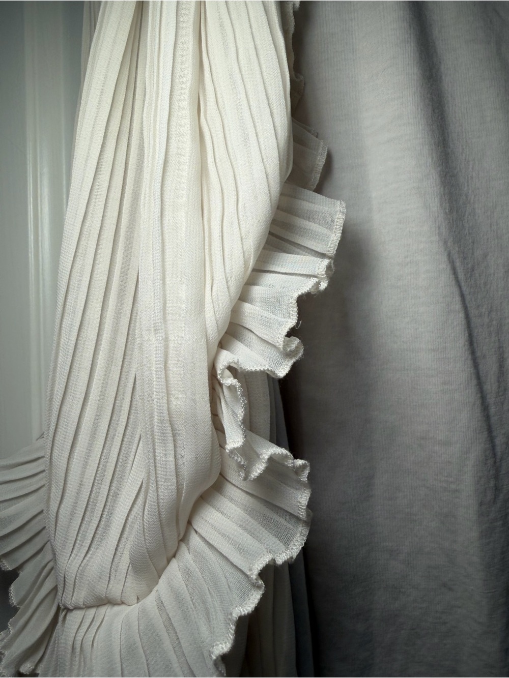 Express Cream Ruffle Sleeve Short Sleeve Top - Picture 4 of 5